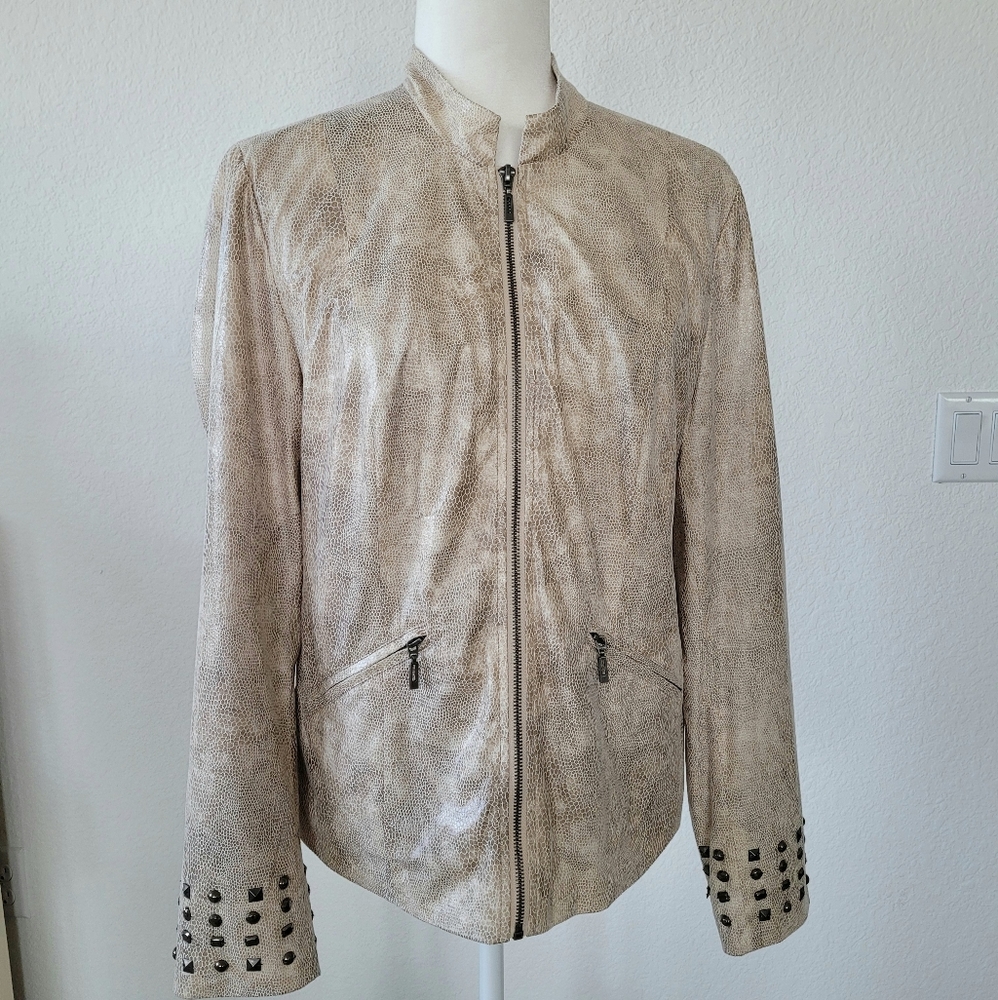 EUC Venus Zip-Up Alligator Print PU Leather Jacket, size 8